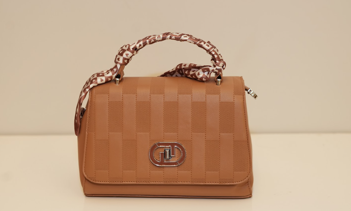 Café Luxe Edition – Caramel Grid Check Handbag