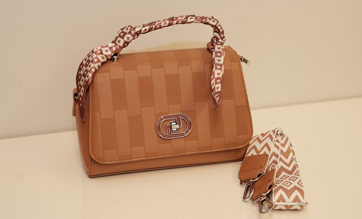 Café Luxe Edition – Caramel Grid Check Handbag